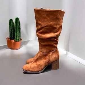 🌻NWOT Kenneth Cole Reaction Sonia Slouchy Microsuede Heeled Boots Size 6.5